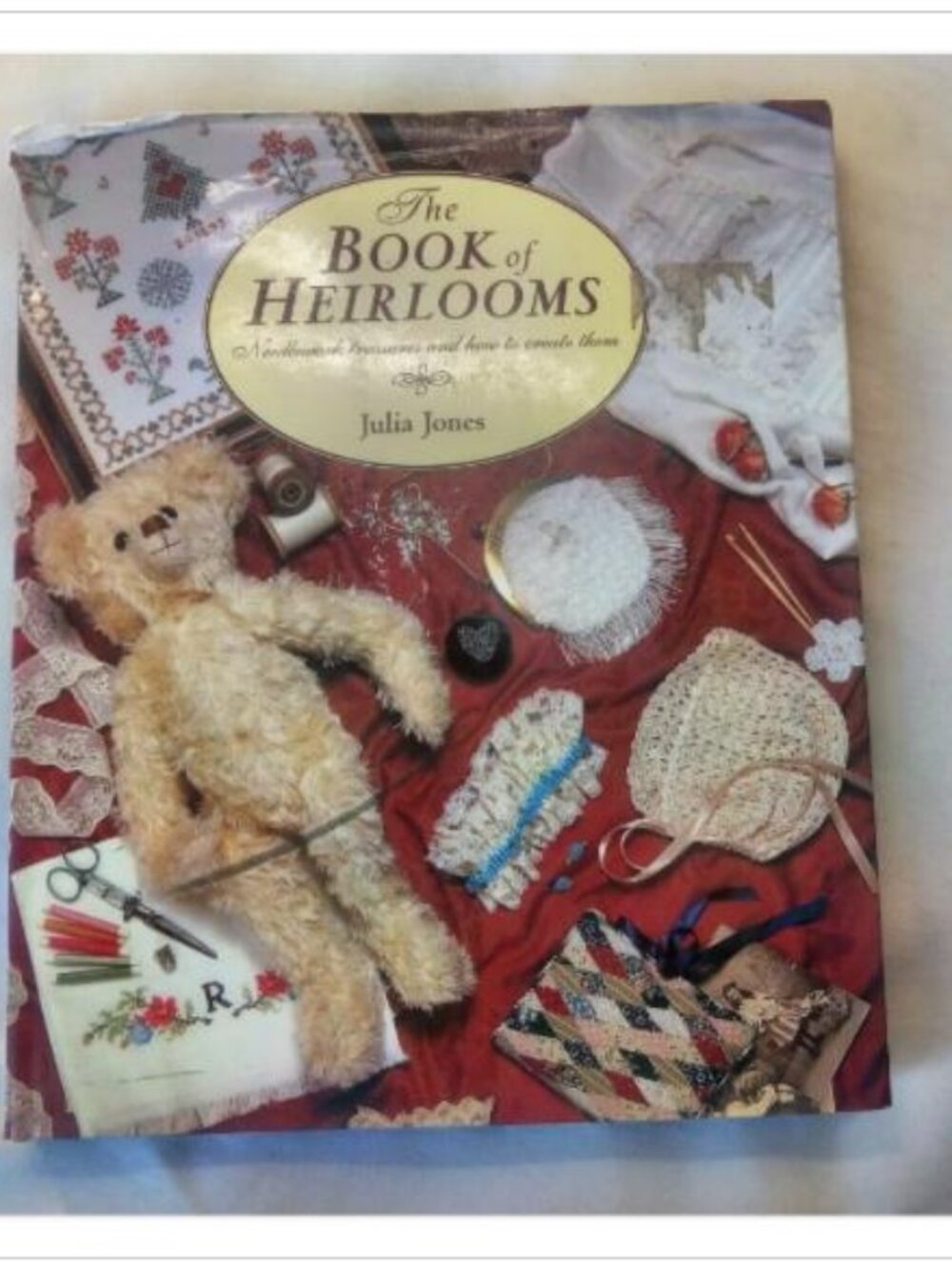 The Book of Heirlooms: Needlework Treasures and How to Create Them Julia Jones